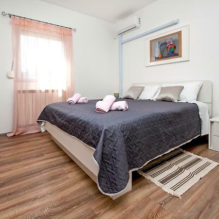 Rooms Mariana Rovinj Exteriör bild