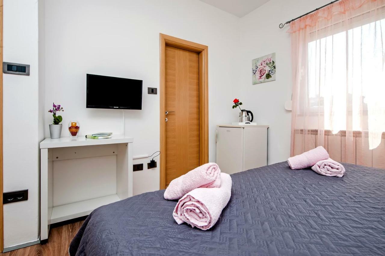 Rooms Mariana Rovinj Exteriör bild