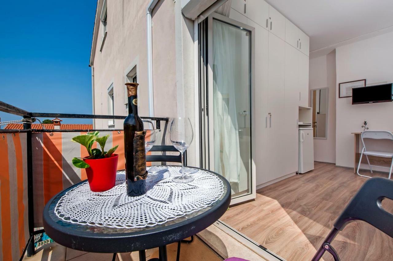 Rooms Mariana Rovinj Exteriör bild