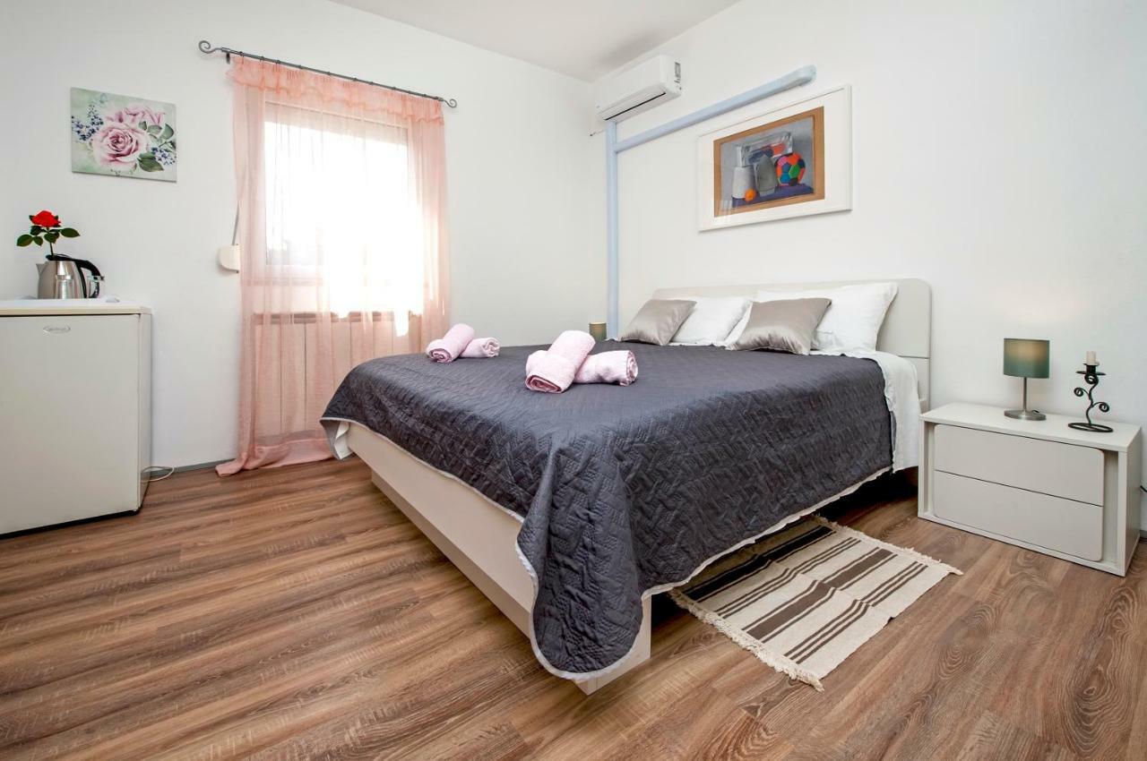 Rooms Mariana Rovinj Exteriör bild