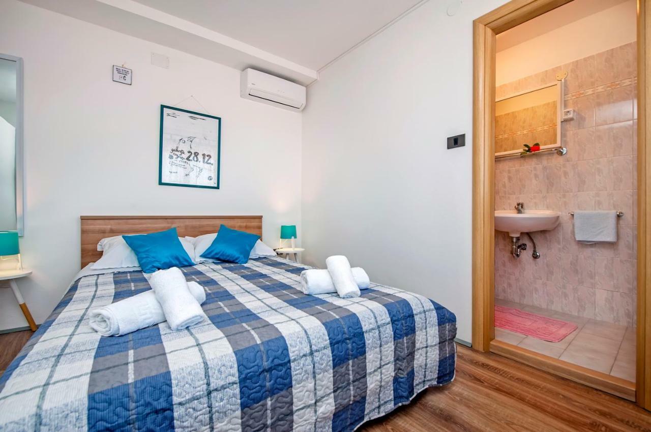Rooms Mariana Rovinj Exteriör bild
