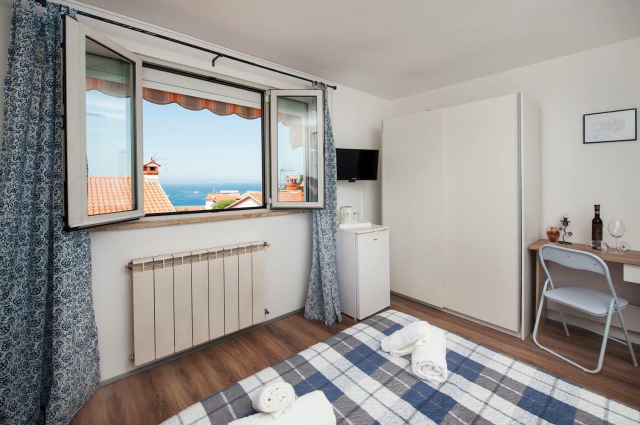 Rooms Mariana Rovinj Exteriör bild