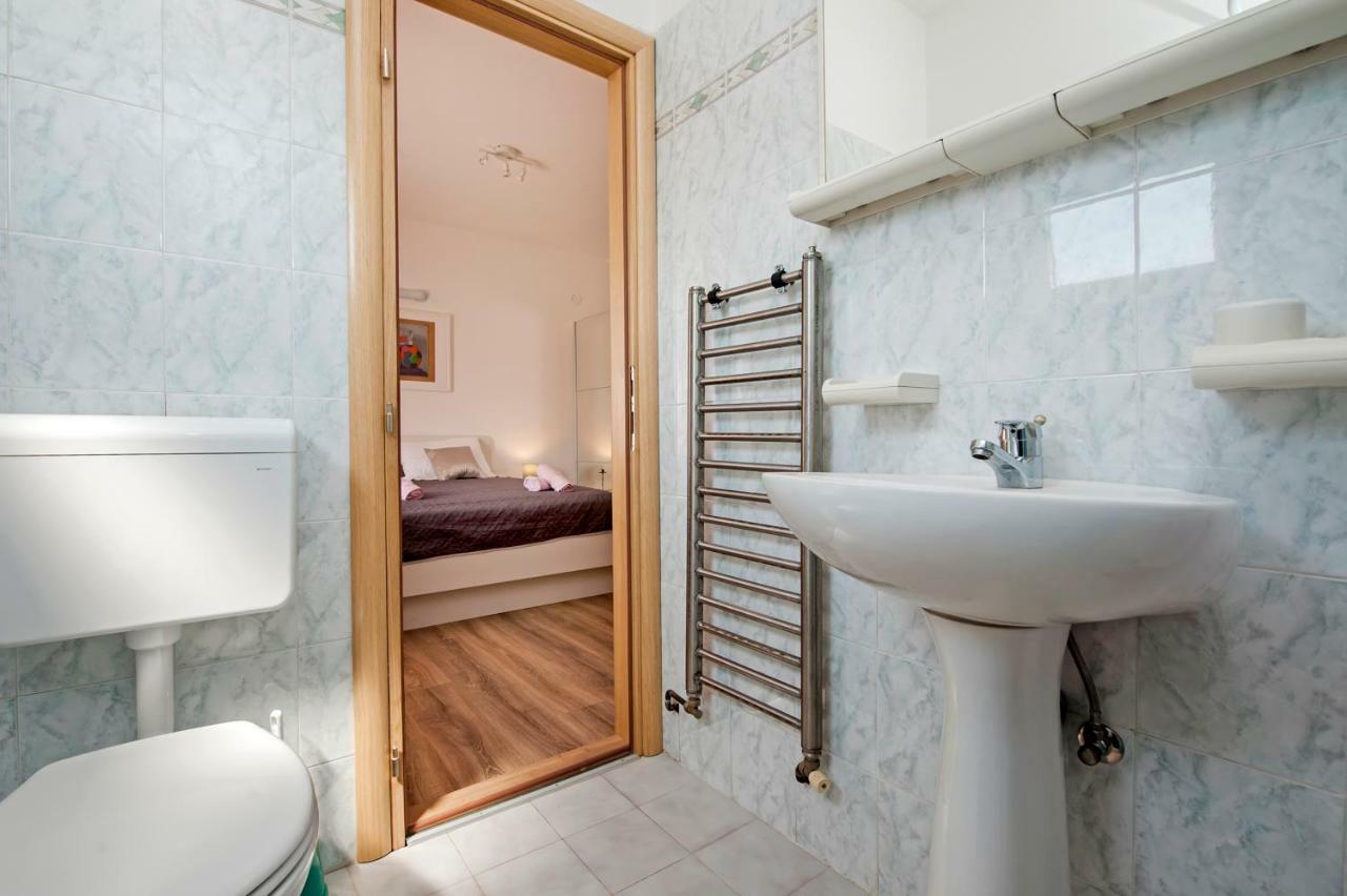 Rooms Mariana Rovinj Exteriör bild